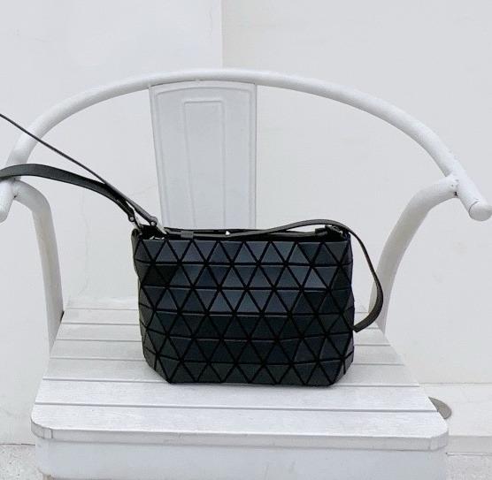 바오바오 이세이 미야케 루센트 크로스백 31cm