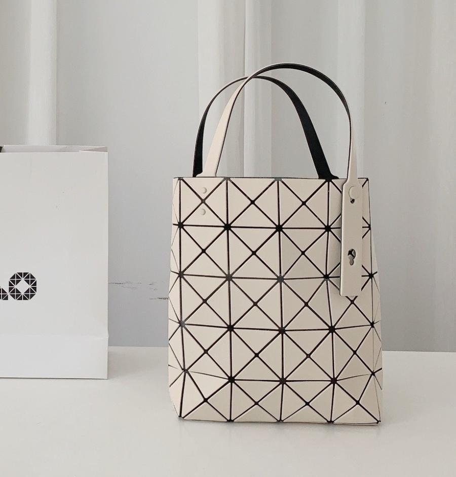 바오바오 이세이 미야케 루센트 박시 토트백 28cm