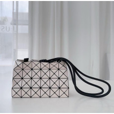 바오바오 루프 메탈릭 숄더백(유광베이지) 23.5cm