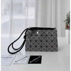 바오바오 루프 메탈릭 숄더백(유광다크그레이) 23.5cm