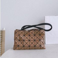 바오바오 루프 메탈릭 숄더백 23.5cm