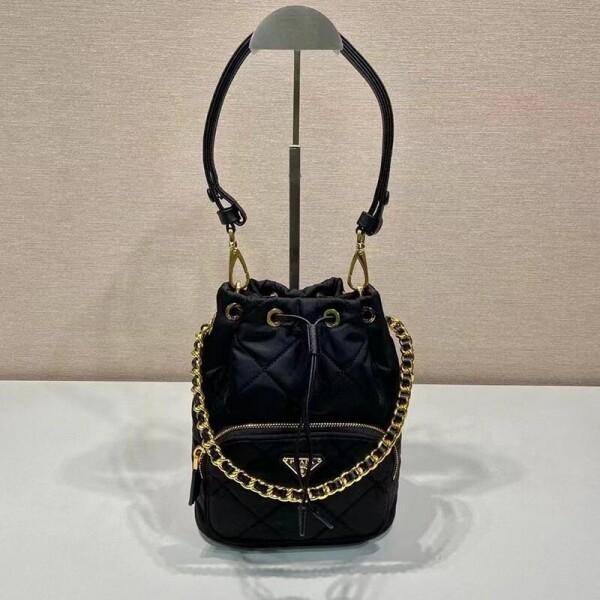 프라다 리나일론 퀼팅 버킷백