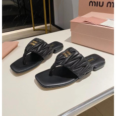 미우미우 나파 퀼팅 플립플랍 쪼리 샌들