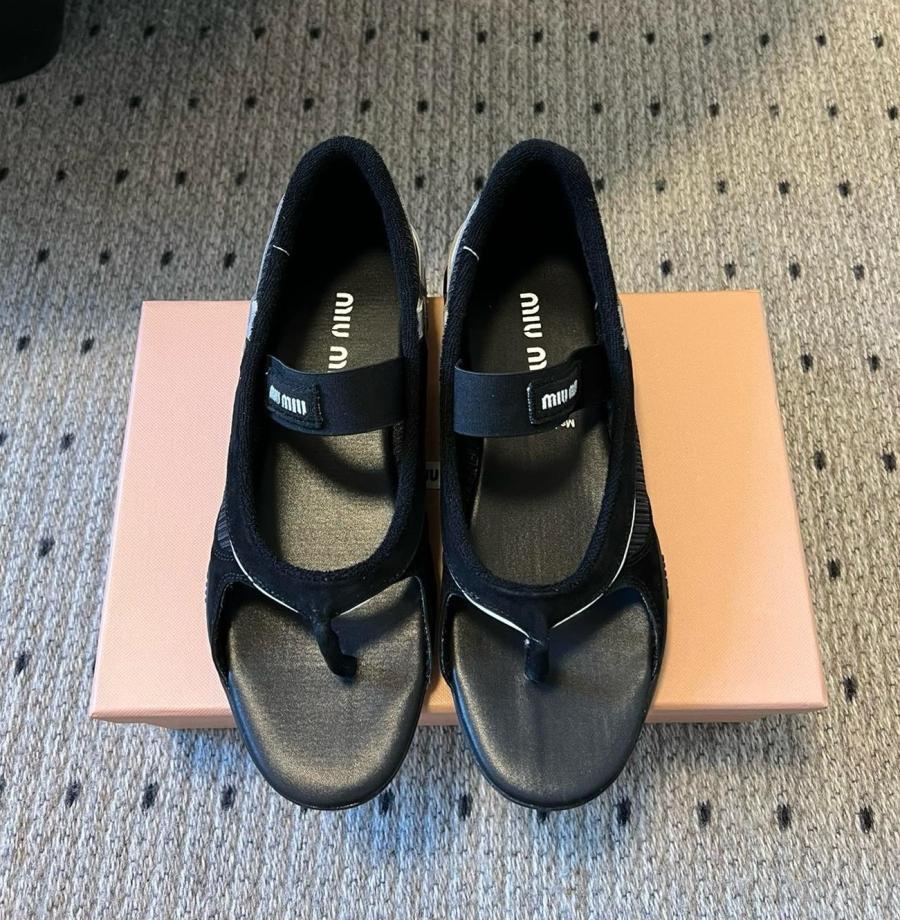 미우미우 샌들