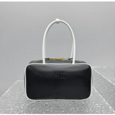 미우미우 아르카디 가죽 보백 미디움