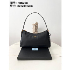 프라다 에메 라지 가죽 숄더백 1bc228