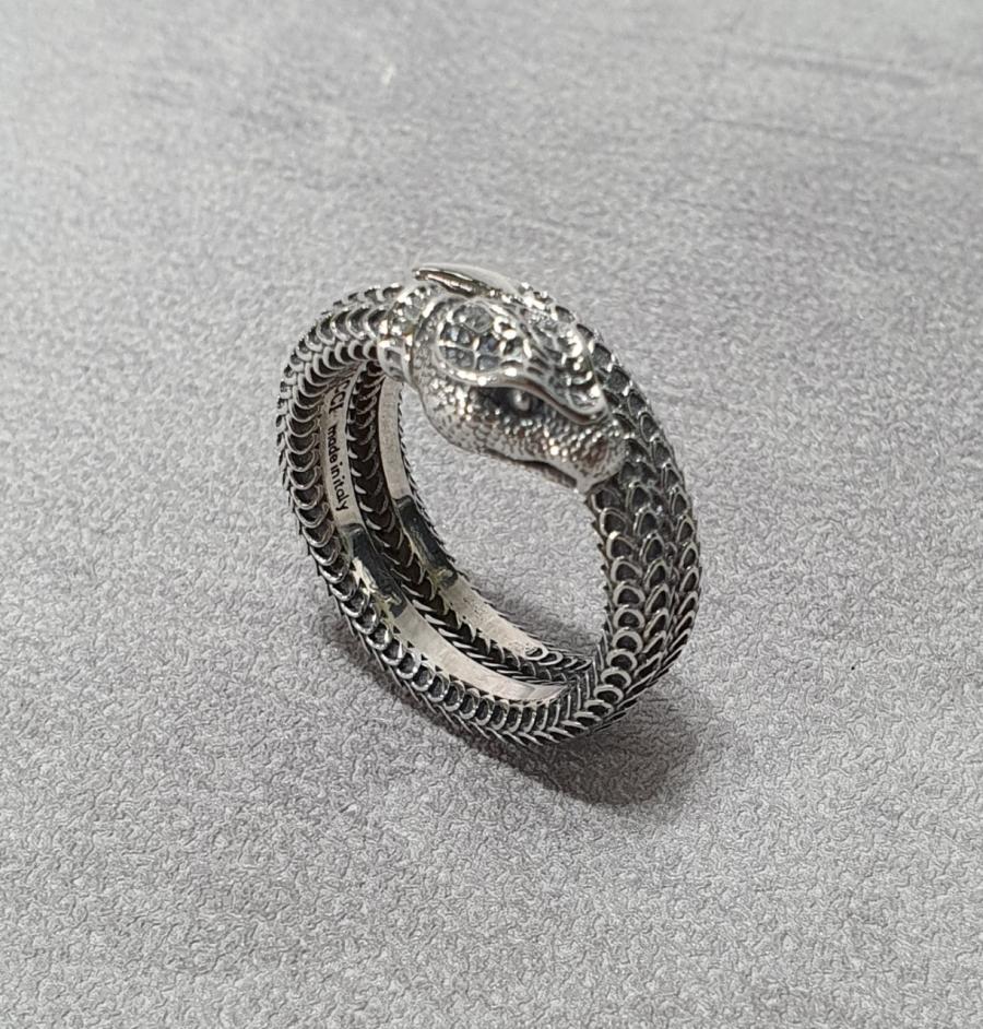 구찌 23ss 실버 스네이크 반지 (국내배송)