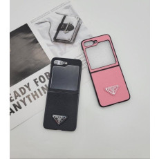 프라다 은장삼각 가죽 블랙프라임 Z플립 폰케이스 2컬러 (국내배송)