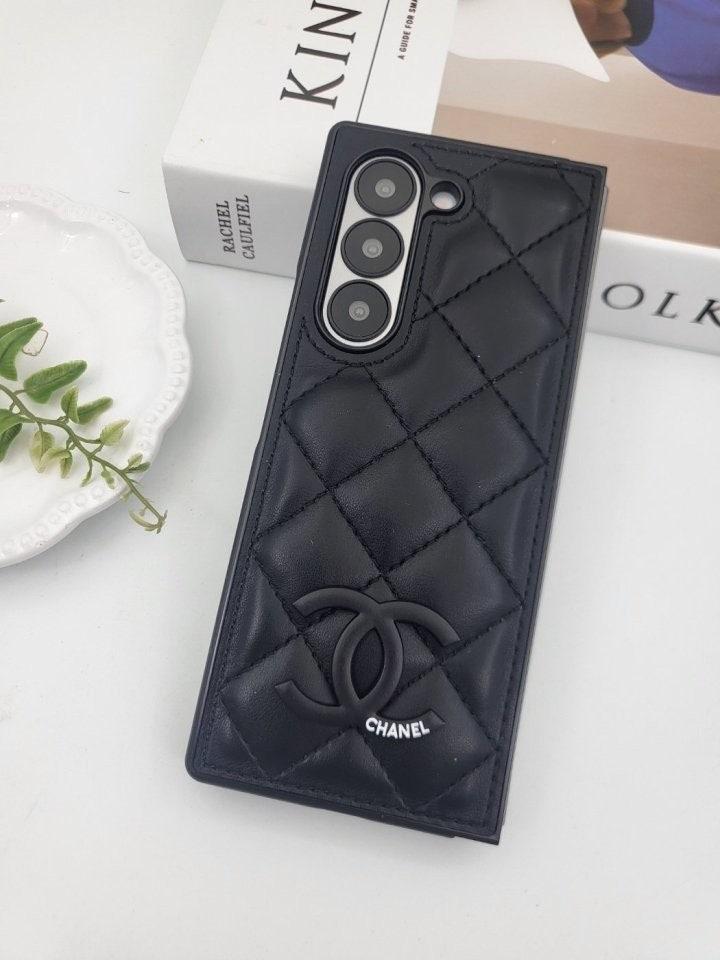 샤넬 폴드 메트샤 누빔 폰케이스 (국내배송)