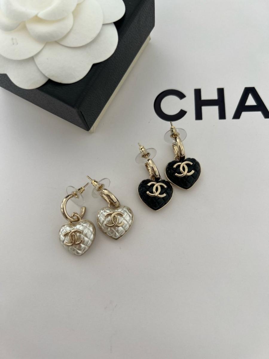샤넬 큉팅 엠보하트 귀걸이