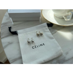셀린느 볼 귀걸이