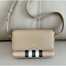 버버리 클래식 뉴햄프셔 크로스백