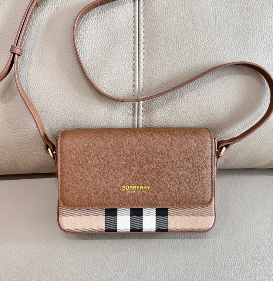 버버리 클래식 뉴햄프셔 크로스백