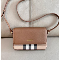 버버리 클래식 뉴햄프셔 크로스백