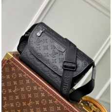 루이비통 M14874 펄스 메신저 크로스백