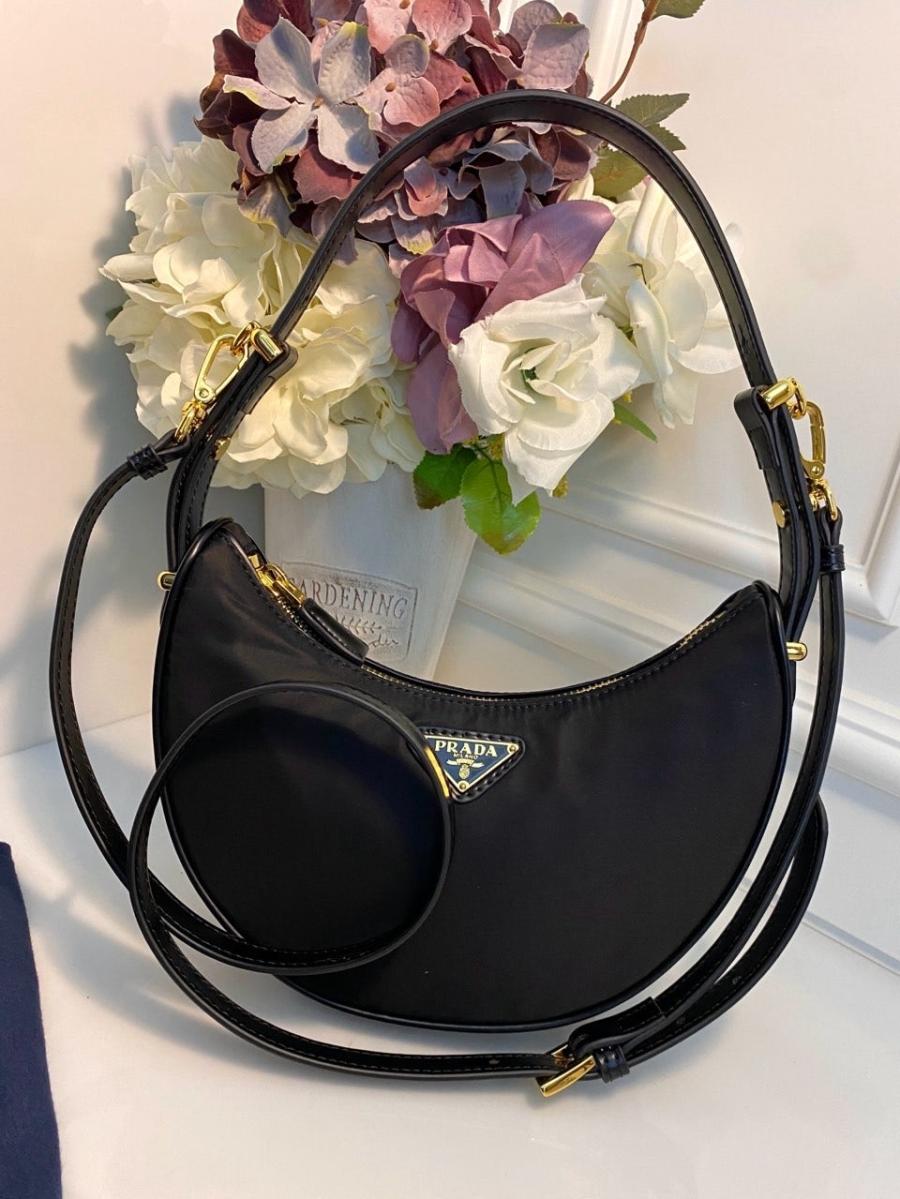 프라다 아르케 리나일론 숄더백 (국내배송)