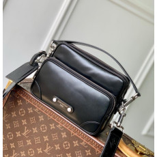 루이비통 25SS M13987 닐 크로스백