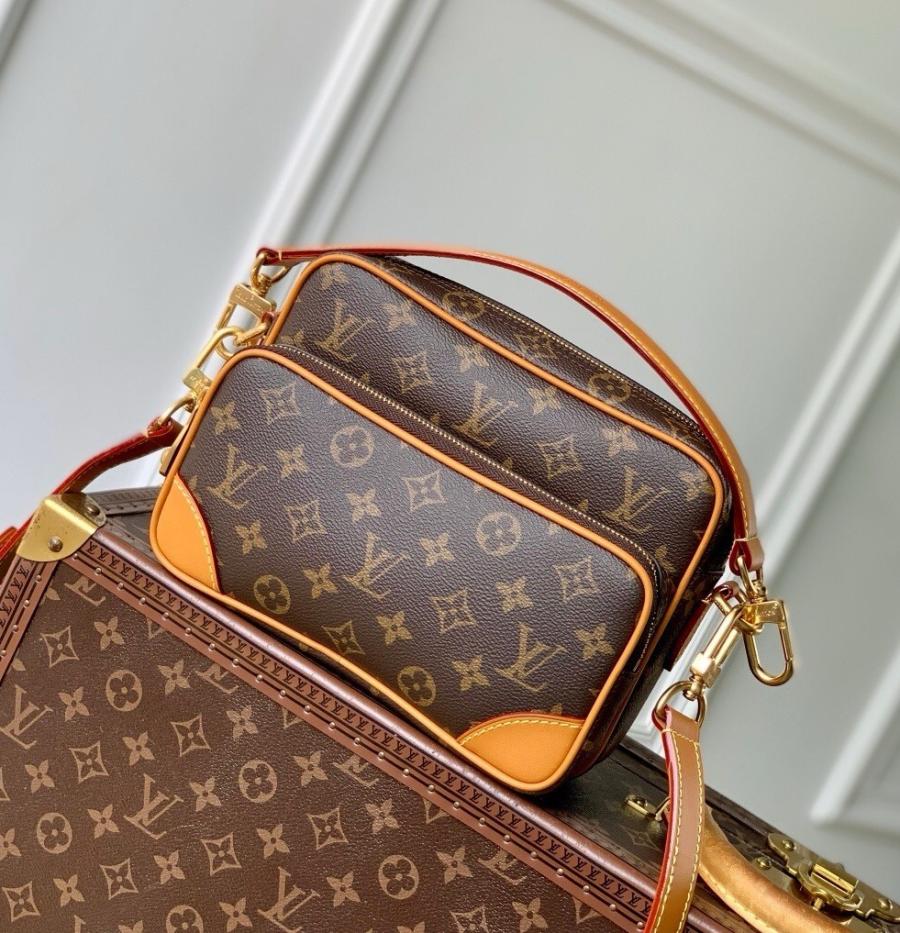 루이비통 25SS M14016 닐 크로스백