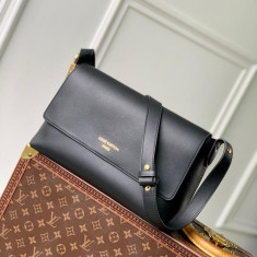 루이비통 M13151 로우 키 메신저백