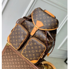 루이비통 M14015 몽수리 카고 백팩