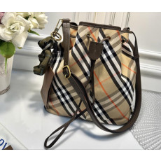 버버리 미디엄 체크 버킷백 키링 세트 (국내배송)