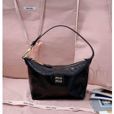 미우미우 25SS 5NE841 나플락 페이턴트 토트백