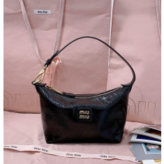 미우미우 25SS 5NE841 나플락 페이턴트 토트백