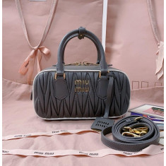 미우미우 SS25 마테라쎄 아르카디 토트백 22cm