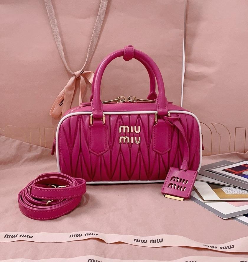 미우미우 SS25 마테라쎄 아르카디 토트백 22cm