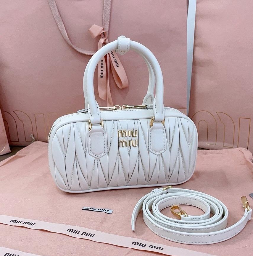 미우미우 25SS 아르카디 마테라쎄 미니 토트숄더백