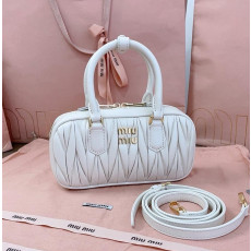 미우미우 25SS 아르카디 마테라쎄 미니 토트숄더백