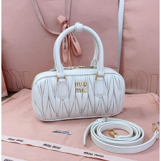 미우미우 25SS 아르카디 마테라쎄 미니 토트숄더백