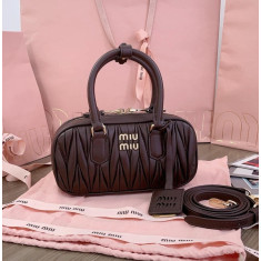 미우미우 25SS 아르카디 마테라쎄 미니 토트숄더백