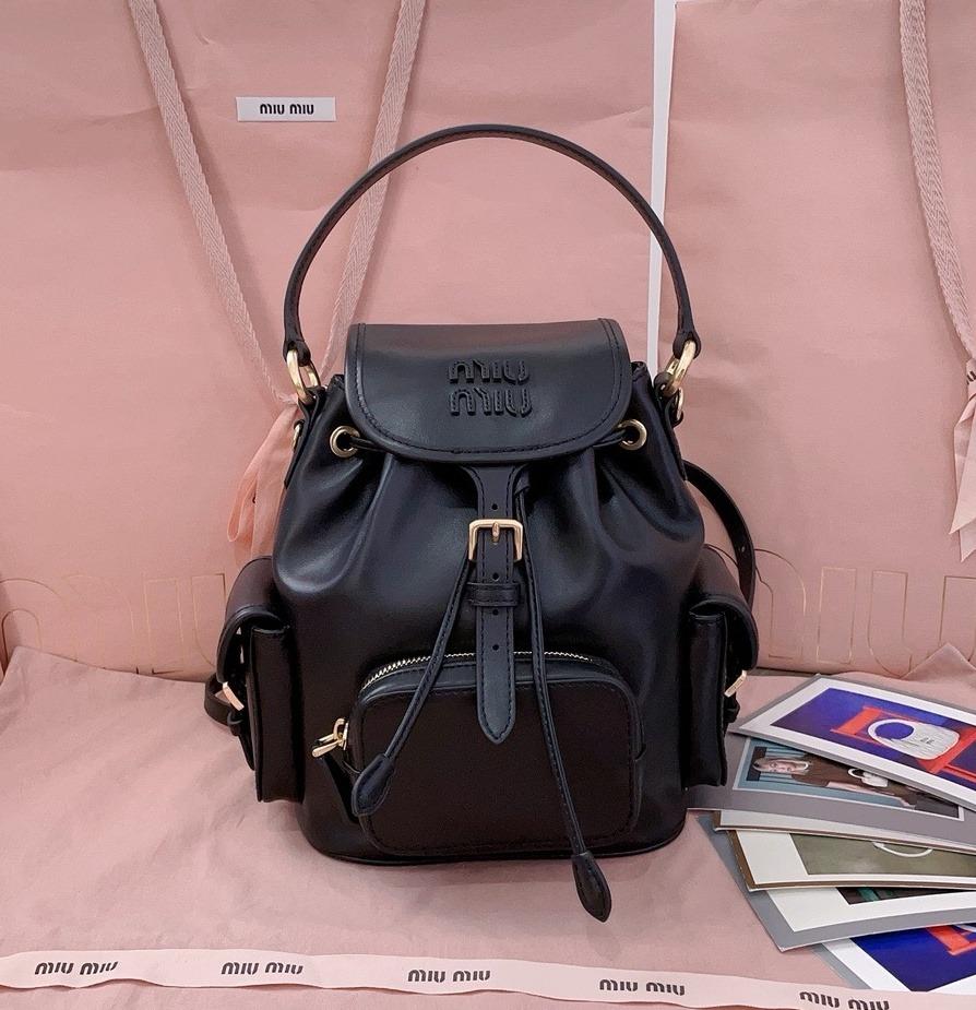 미우미우 레터링 로고 백팩 스몰 5BZ043