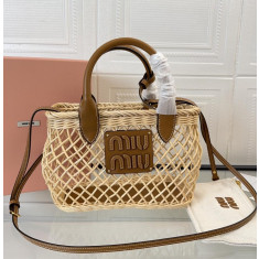 미우미우 우븐 패브릭 라탄백