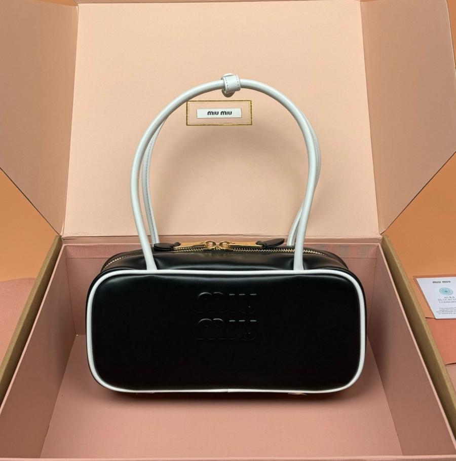 미우미우 아르카디 레더 보 백 스몰