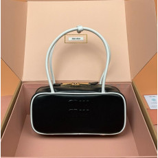 미우미우 아르카디 레더 보 백 스몰