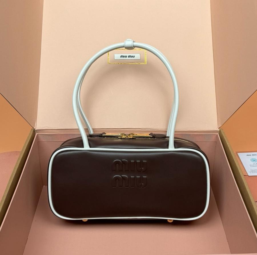 미우미우 아르카디 레더 보 백 스몰