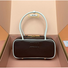 미우미우 아르카디 레더 보 백 스몰