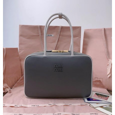 미우미우 아르카디 가죽 보백 라지