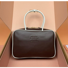 미우미우 아르카디 가죽 보백 라지