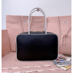 미우미우 아르카디 가죽 보백 라지