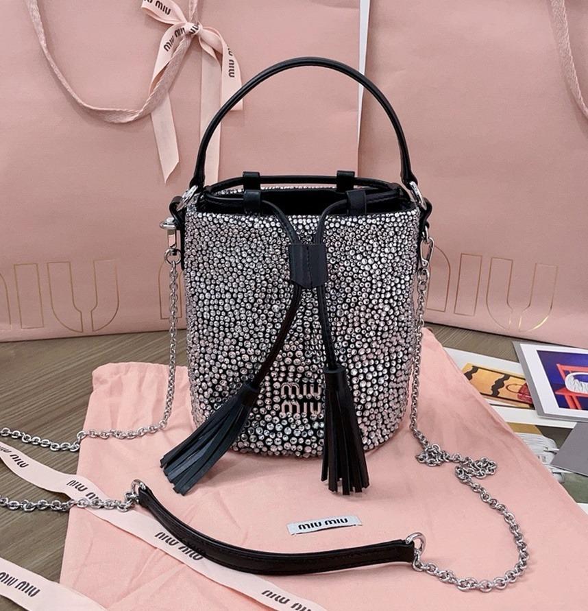 미우미우 5BE085 장식 새틴 버킷백