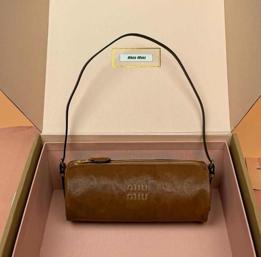 미우미우 나파가죽 숄더백