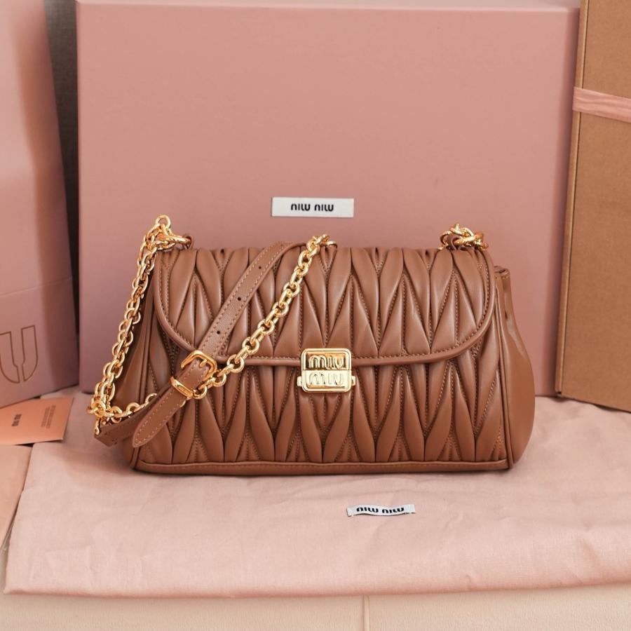 미우미우 마틀라쎄 나파가죽 플랩 가죽 숄더백