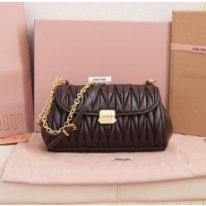 미우미우 마틀라쎄 나파가죽 플랩 가죽 숄더백