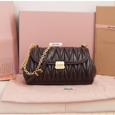 미우미우 마틀라쎄 나파가죽 플랩 가죽 숄더백