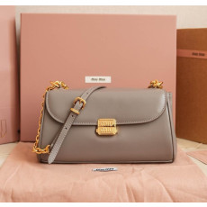 미우미우 플랩 가죽 숄더백