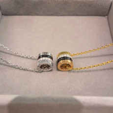 부쉐론 콰트로 클래식 팬던트 목걸이 2컬러