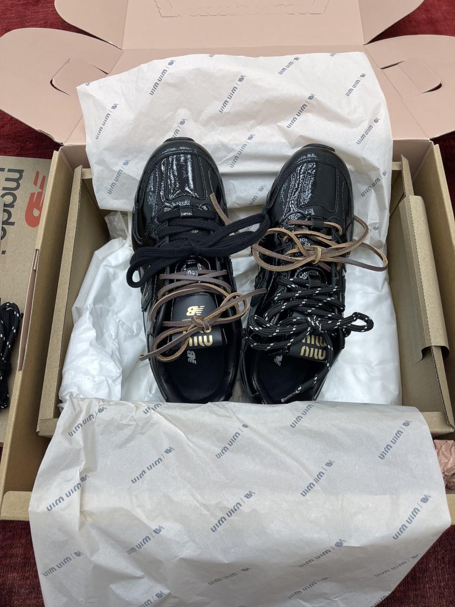 뉴발란스 X 미우미우 530 페이던트 레더 스니커즈 블랙